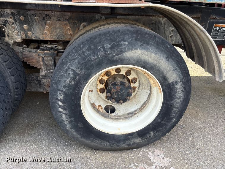 image for item ET8660 2000 International 2674 vacuum truck