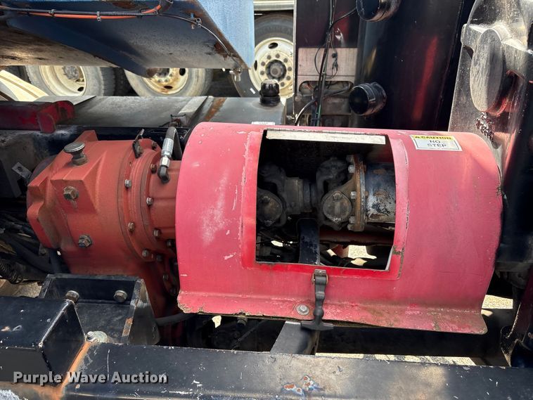 image for item ET8660 2000 International 2674 vacuum truck