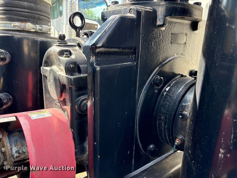 image for item ET8660 2000 International 2674 vacuum truck