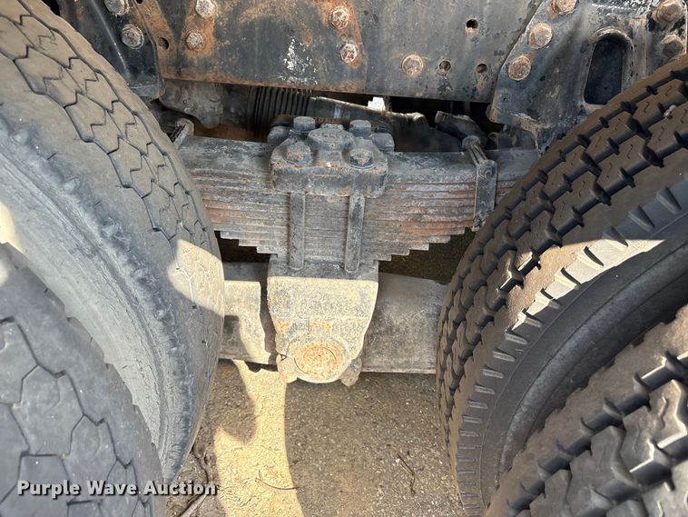 image for item ET8660 2000 International 2674 vacuum truck