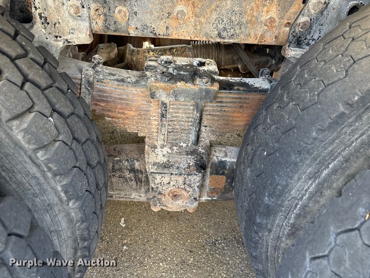 image for item ET8660 2000 International 2674 vacuum truck