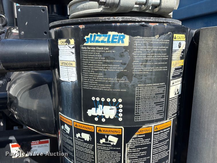 image for item ET8660 2000 International 2674 vacuum truck
