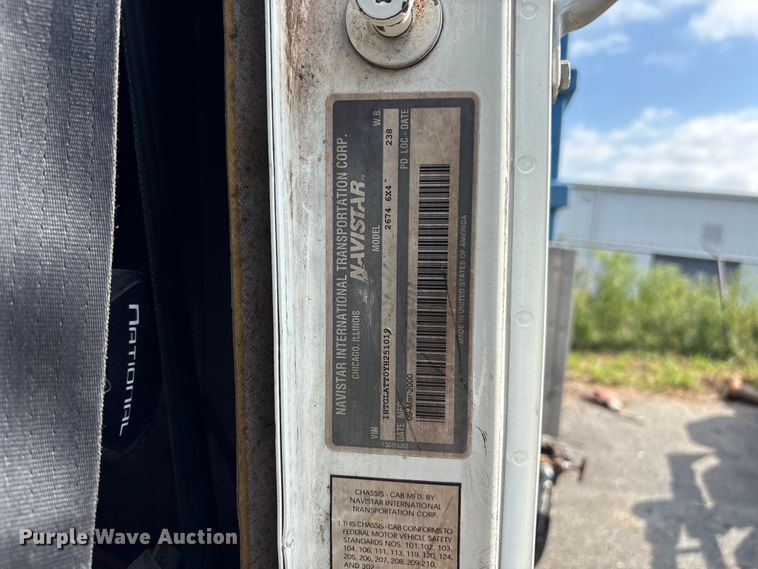 image for item ET8660 2000 International 2674 vacuum truck