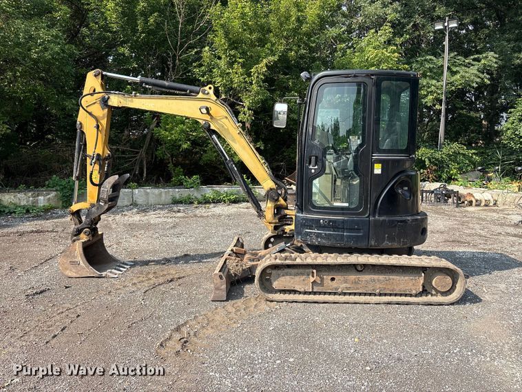 image for item ET8664 2013 Caterpillar 304E mini excavator