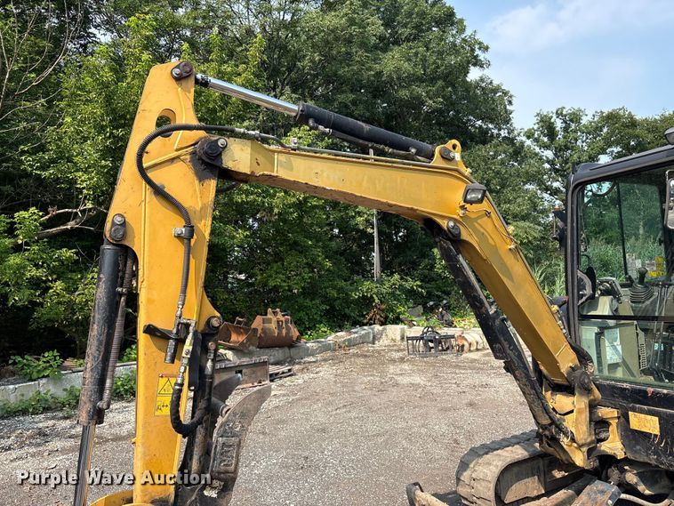 image for item ET8664 2013 Caterpillar 304E mini excavator