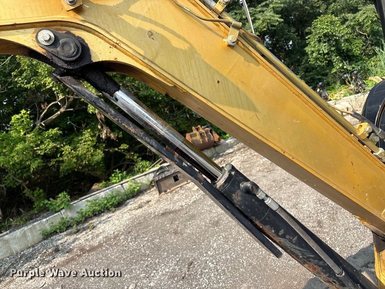 image for item ET8664 2013 Caterpillar 304E mini excavator
