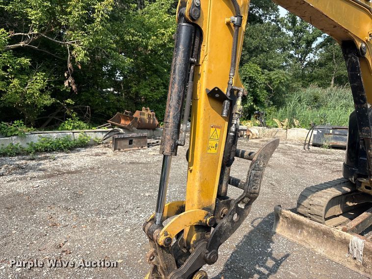 image for item ET8664 2013 Caterpillar 304E mini excavator