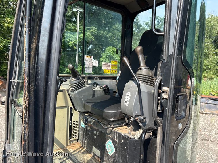 image for item ET8664 2013 Caterpillar 304E mini excavator