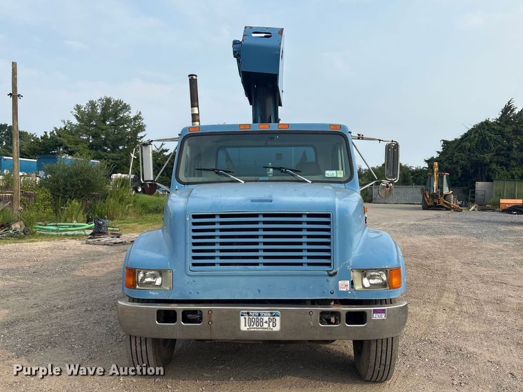 image for item ET8666 1997 International F-4900 crane truck