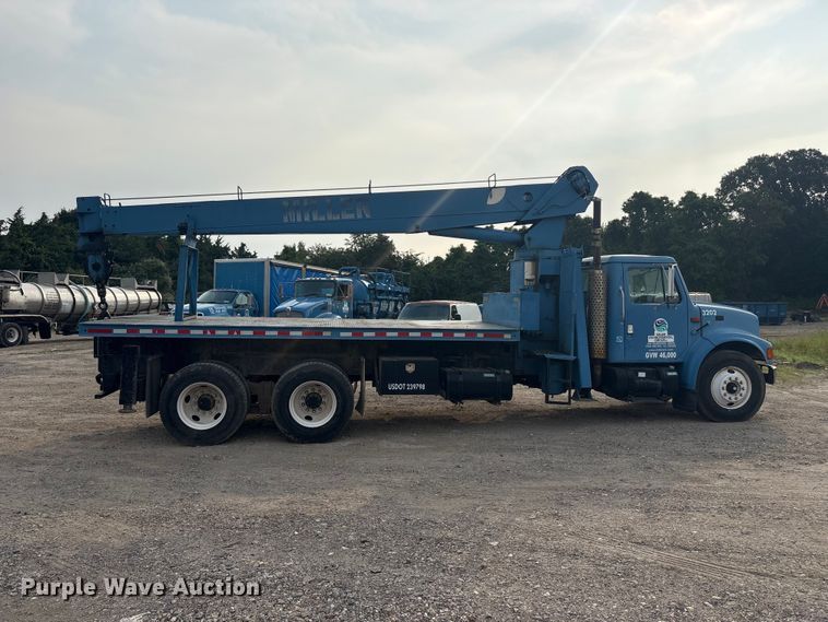 image for item ET8666 1997 International F-4900 crane truck