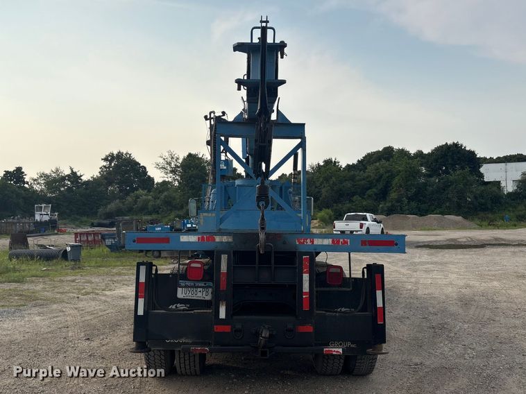 image for item ET8666 1997 International F-4900 crane truck