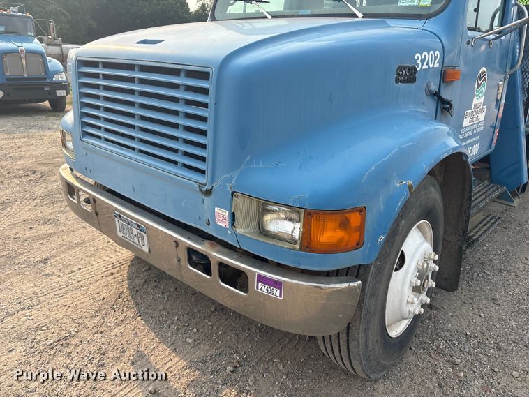 image for item ET8666 1997 International F-4900 crane truck