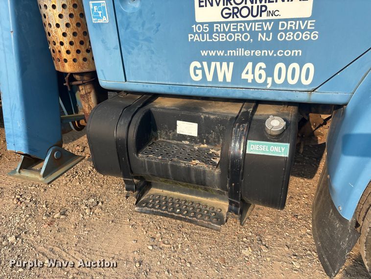 image for item ET8666 1997 International F-4900 crane truck