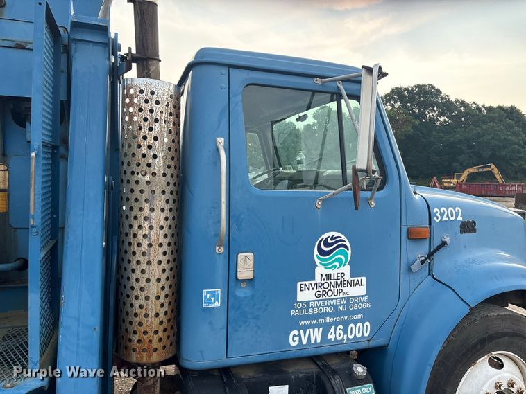 image for item ET8666 1997 International F-4900 crane truck