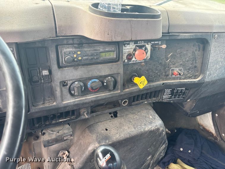 image for item ET8666 1997 International F-4900 crane truck