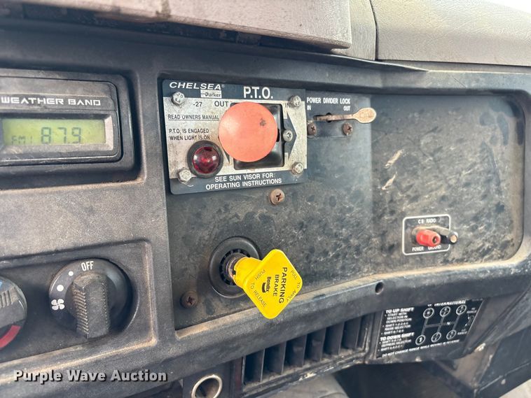 image for item ET8666 1997 International F-4900 crane truck