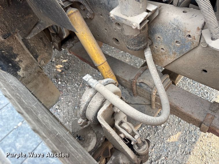 image for item ET8666 1997 International F-4900 crane truck