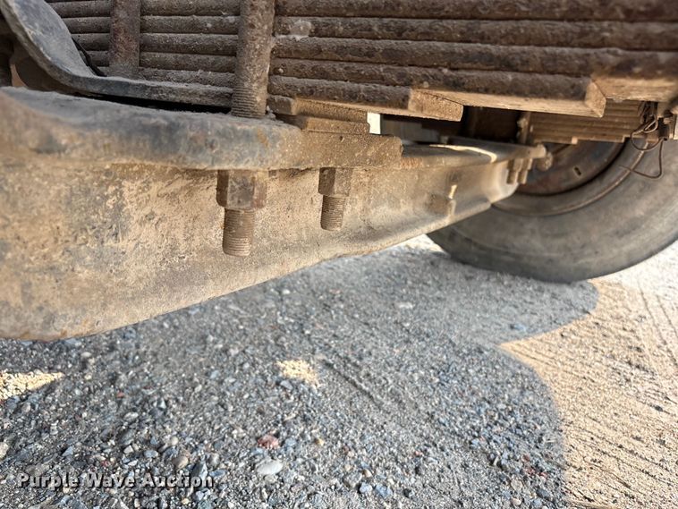 image for item ET8666 1997 International F-4900 crane truck