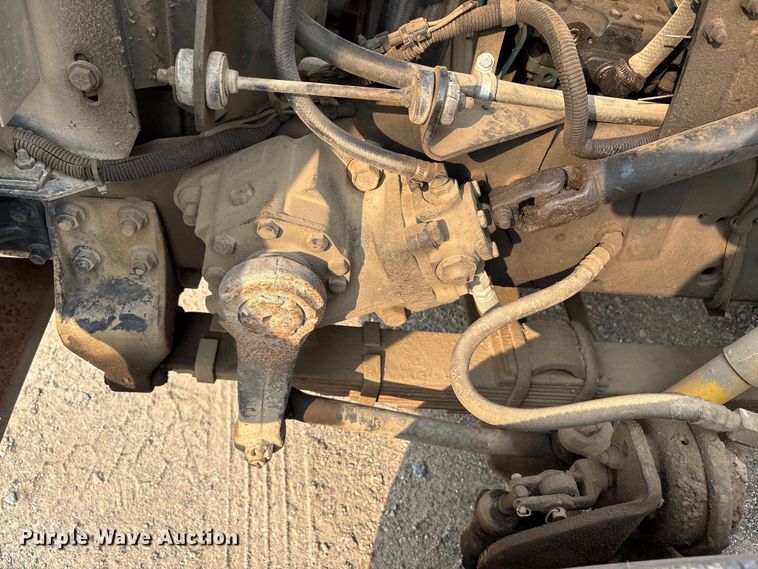 image for item ET8666 1997 International F-4900 crane truck