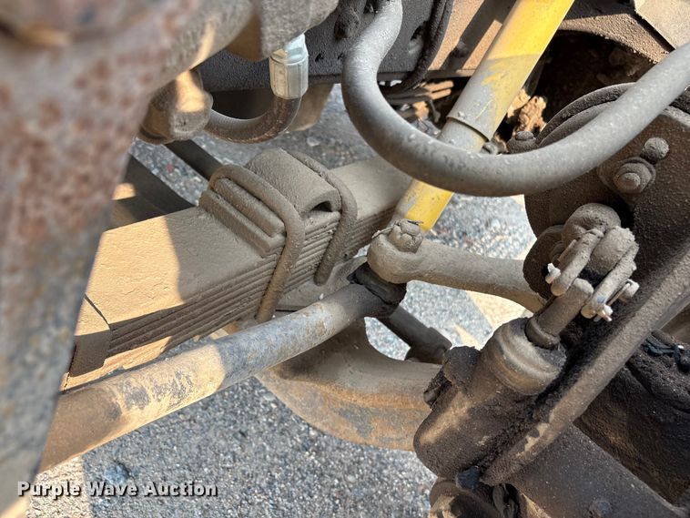 image for item ET8666 1997 International F-4900 crane truck