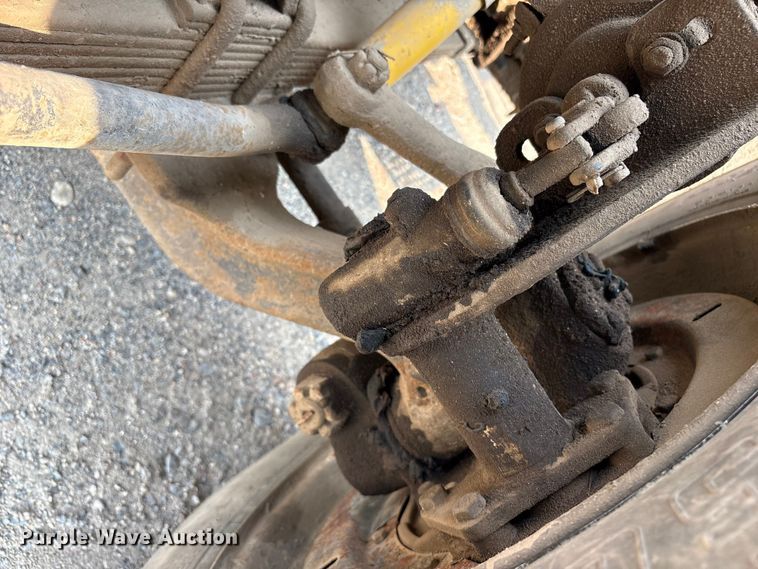 image for item ET8666 1997 International F-4900 crane truck