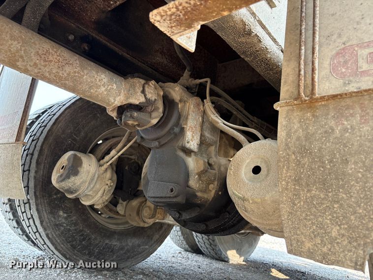 image for item ET8666 1997 International F-4900 crane truck