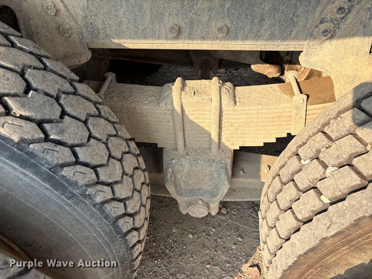 image for item ET8666 1997 International F-4900 crane truck