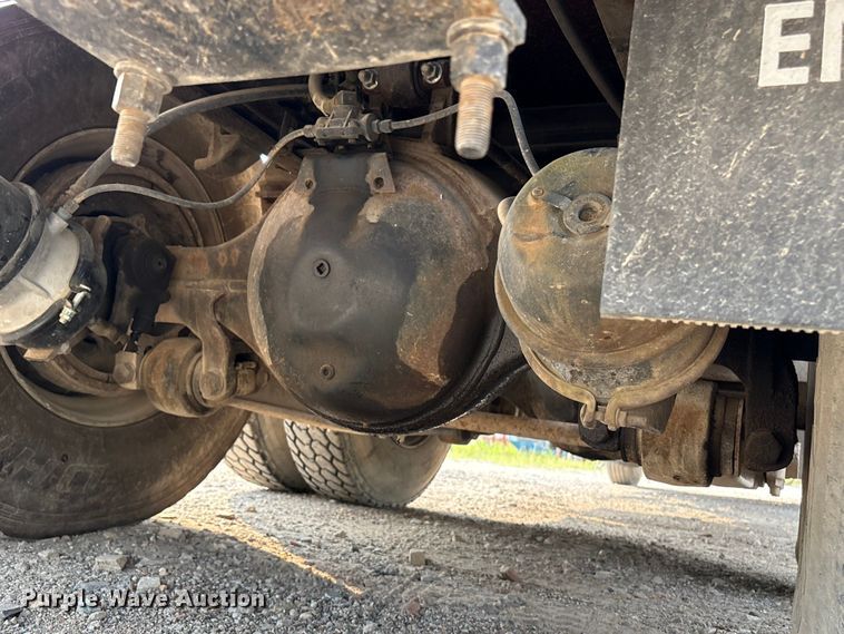 image for item ET8666 1997 International F-4900 crane truck