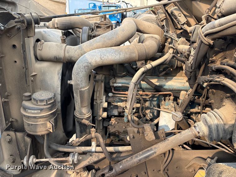 image for item ET8666 1997 International F-4900 crane truck