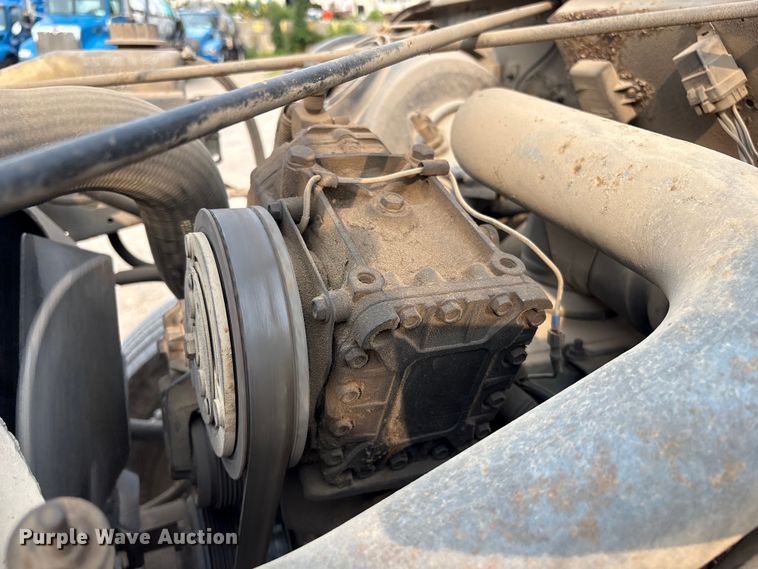 image for item ET8666 1997 International F-4900 crane truck