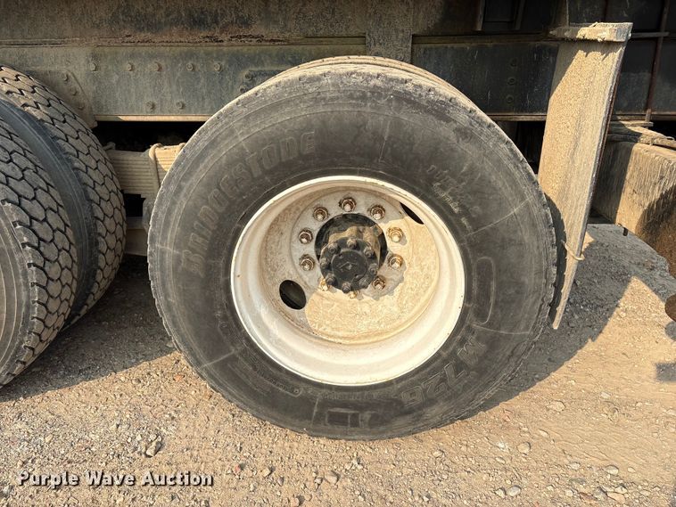 image for item ET8666 1997 International F-4900 crane truck