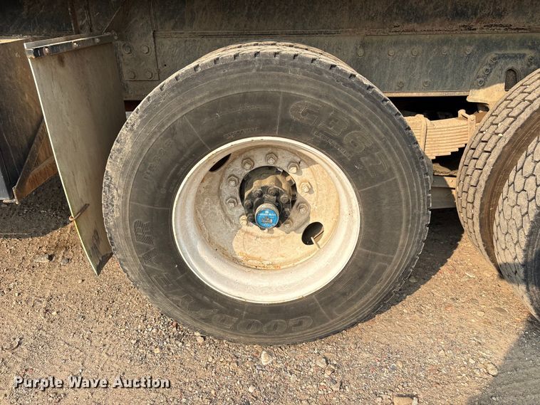 image for item ET8666 1997 International F-4900 crane truck