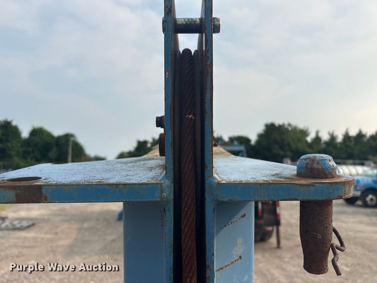 image for item ET8666 1997 International F-4900 crane truck