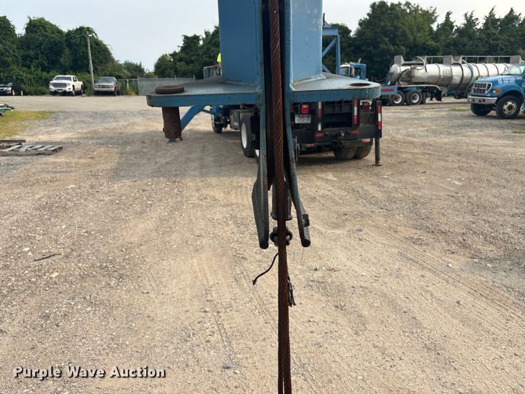 image for item ET8666 1997 International F-4900 crane truck