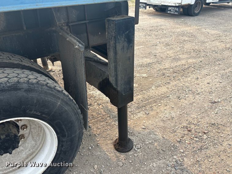 image for item ET8666 1997 International F-4900 crane truck