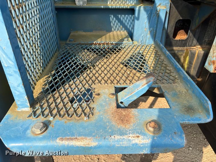 image for item ET8666 1997 International F-4900 crane truck