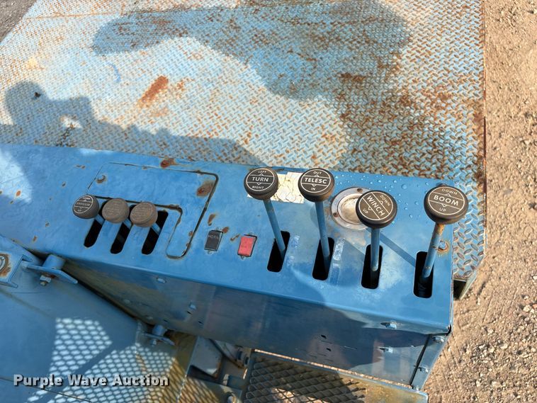 image for item ET8666 1997 International F-4900 crane truck