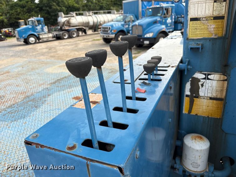 image for item ET8666 1997 International F-4900 crane truck