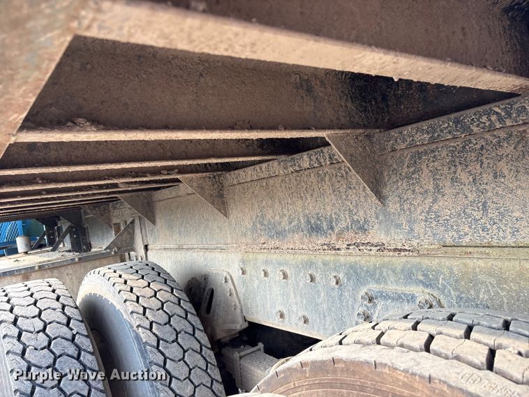 image for item ET8666 1997 International F-4900 crane truck