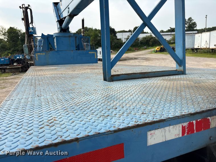 image for item ET8666 1997 International F-4900 crane truck