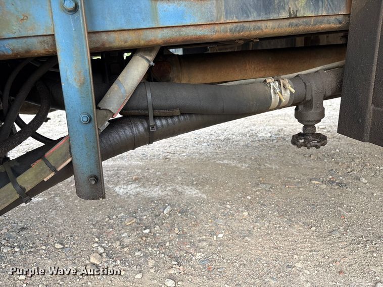 image for item ET8666 1997 International F-4900 crane truck