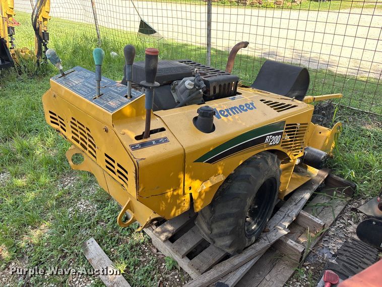 image for item EU0798 2006 Vermeer TR200 trencher