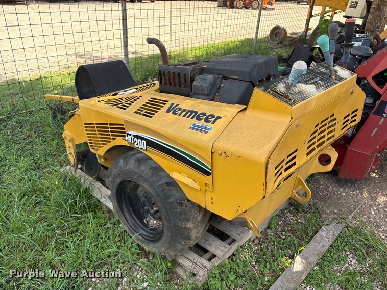 image for item EU0798 2006 Vermeer TR200 trencher