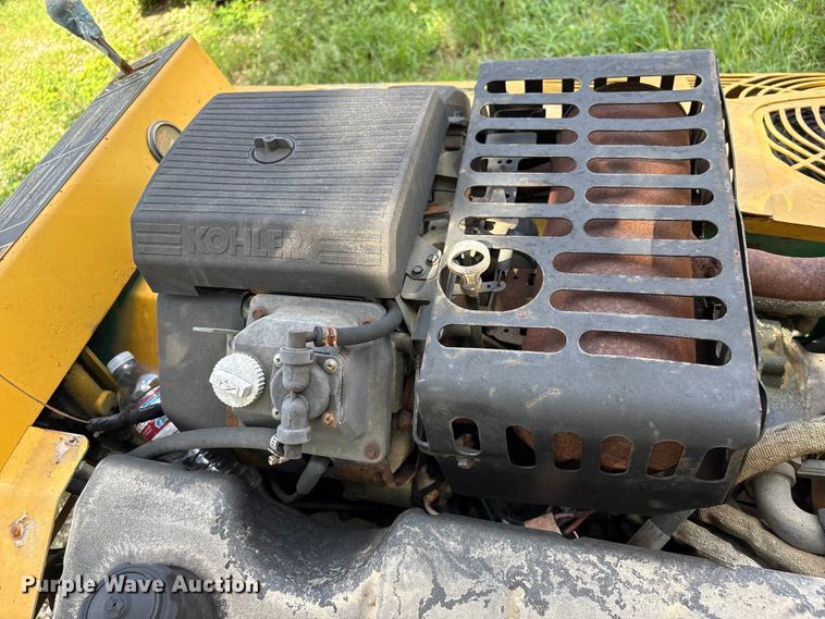 image for item EU0798 2006 Vermeer TR200 trencher