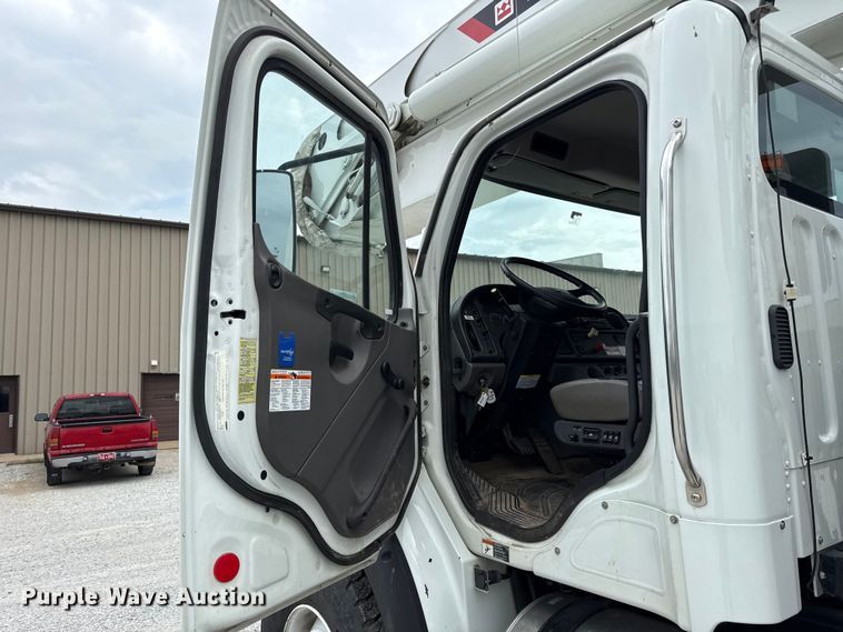 image for item EV6052 2014 Freightliner Business Class M2 bucket truck