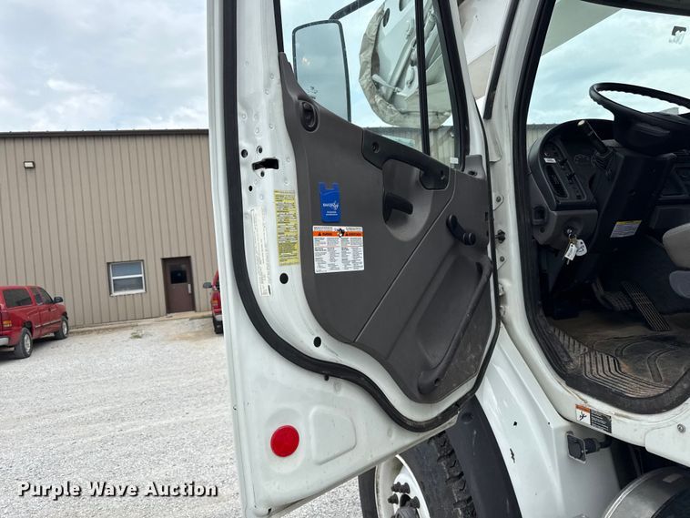 image for item EV6052 2014 Freightliner Business Class M2 bucket truck