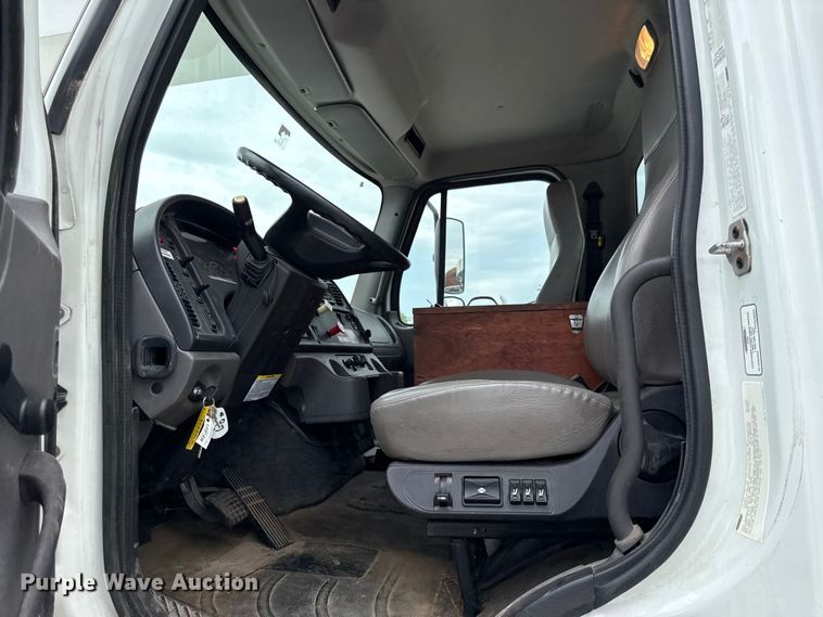 image for item EV6052 2014 Freightliner Business Class M2 bucket truck