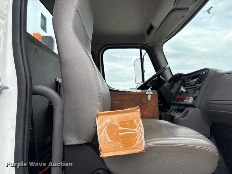 image for item EV6052 2014 Freightliner Business Class M2 bucket truck
