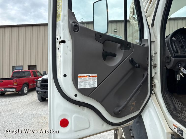 image for item EV6054 2014 Freightliner Business Class M2 bucket truck