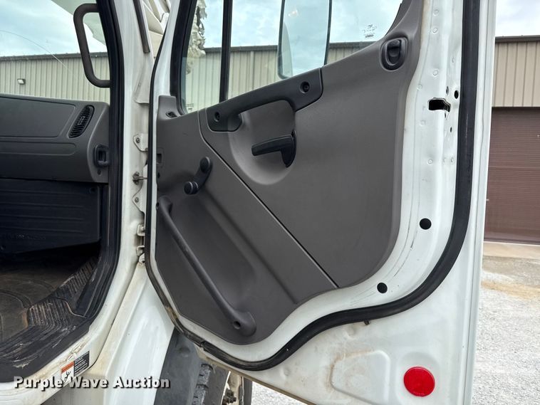 image for item EV6054 2014 Freightliner Business Class M2 bucket truck